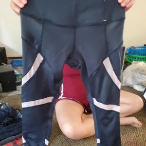 Carrie Underwood athletic leggings